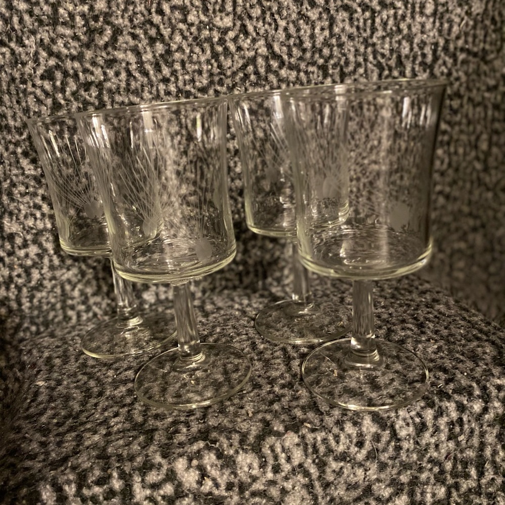 Elegant Clear Glass Wine Goblets
